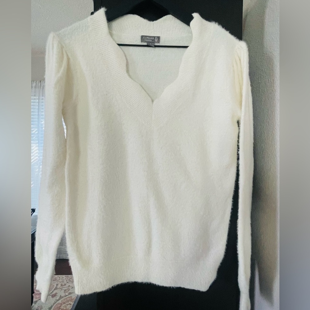 Francesca’s Scalloped V-Neck Sweater in Cream